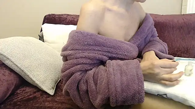 Snapshot of Galadriel chatting on 01-18-25, 03:16 Galadriel online show from 01-18-25, 03:16