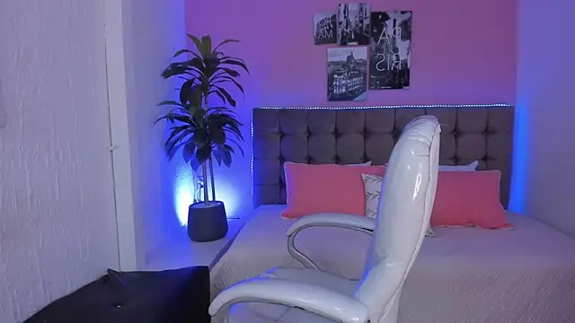 Stefhanyblow online show from 02-19-25, 09:47