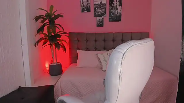 Stefhanyblow online show from 03-18-25, 10:04