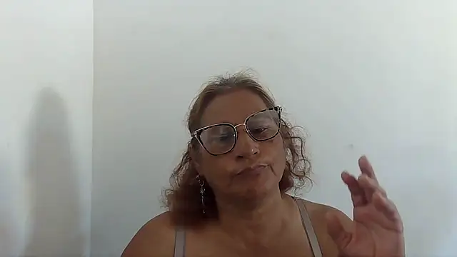 Snapshot of charrysexy1 chatting on 10-18-25, 03:24 charrysexy1 online show from 10-18-25, 03:24