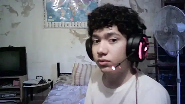 Snapshot of Emv2 chatting on 12-01-25, 10:04 Emv2 online show from 12-01-25, 10:04