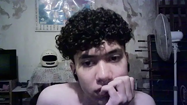 Snapshot of Emv2 chatting on 01-18-26, 12:58 Emv2 online show from 01-18-26, 12:58