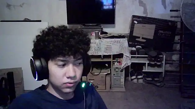 Snapshot of Emv2 chatting on 03-04-26, 01:28 Emv2 online show from 03-04-26, 01:28