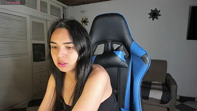 Snapshot of Miss_Nicole chatting on 12-20-24, 03:14 Miss Nicole online show from 12-20-24, 03:14