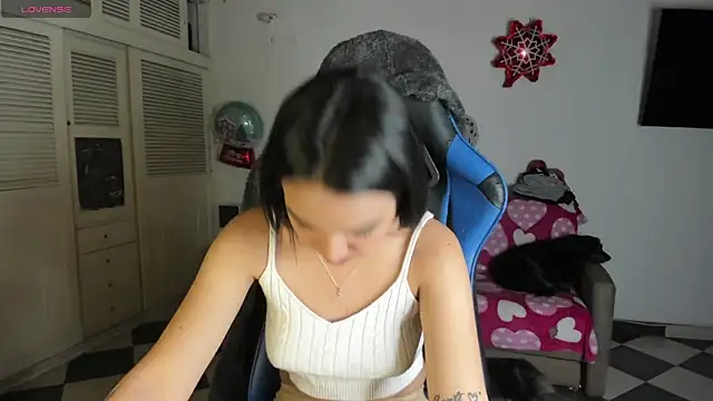 Snapshot of Miss_Nicole chatting on 12-25-24, 01:20 Miss Nicole online show from 12-25-24, 01:20