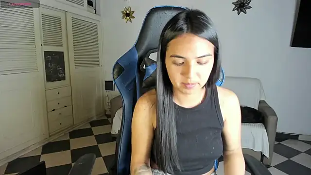 Snapshot of Miss_Nicole chatting on 12-29-24, 01:24 Miss Nicole online show from 12-29-24, 01:24