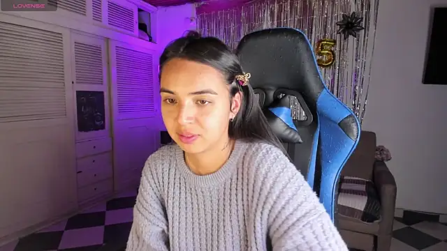 Snapshot of Miss_Nicole chatting on 01-01-25, 12:32 Miss Nicole online show from 01-01-25, 12:32