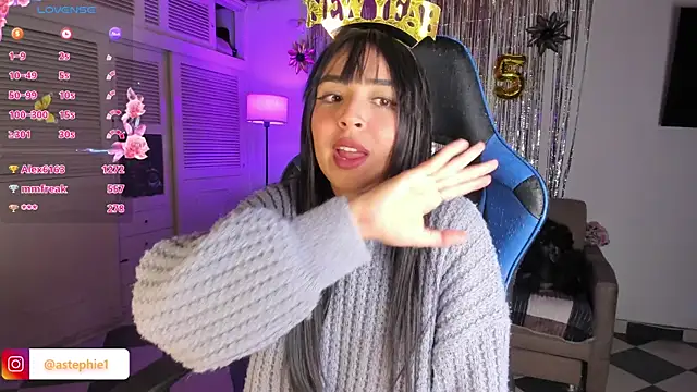 Snapshot of Miss_Nicole chatting on 01-01-25, 06:37 Miss Nicole online show from 01-01-25, 06:37