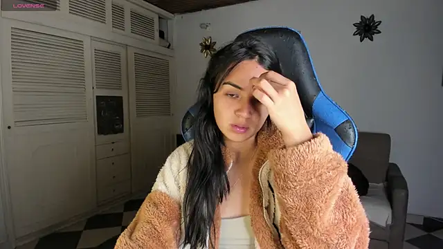 Snapshot of Miss_Nicole chatting on 01-06-25, 01:42 Miss Nicole online show from 01-06-25, 01:42