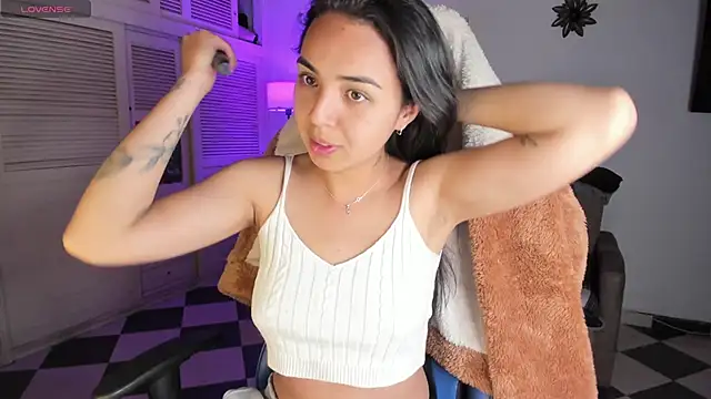 Snapshot of Miss_Nicole chatting on 01-08-25, 01:32 Miss Nicole online show from 01-08-25, 01:32