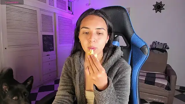 Snapshot of Miss_Nicole chatting on 01-10-25, 01:53 Miss Nicole online show from 01-10-25, 01:53