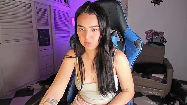 Snapshot of Miss_Nicole chatting on 01-10-25, 04:54 Miss Nicole online show from 01-10-25, 04:54