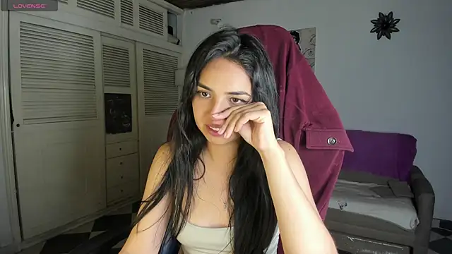 Snapshot of Miss_Nicole chatting on 01-14-25, 01:58 Miss Nicole online show from 01-14-25, 01:58