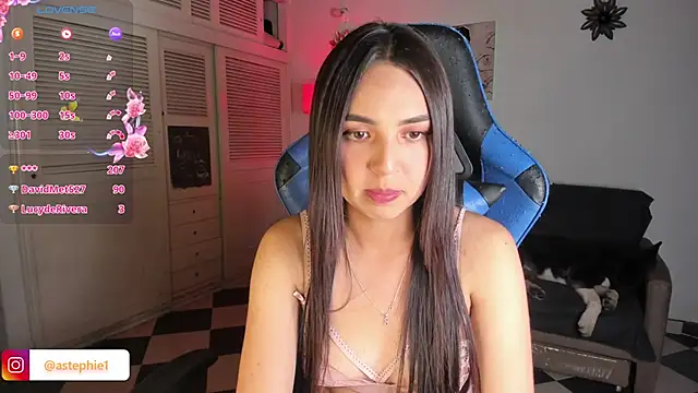 Snapshot of Miss_Nicole chatting on 01-23-25, 04:19 Miss Nicole online show from 01-23-25, 04:19