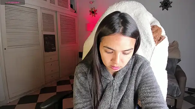 Snapshot of Miss_Nicole chatting on 02-01-25, 02:47 Miss Nicole online show from 02-01-25, 02:47