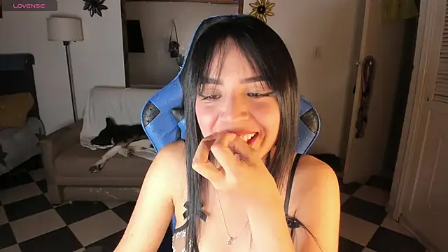 Snapshot of Miss_Nicole chatting on 03-22-25, 04:45 Miss Nicole online show from 03-22-25, 04:45