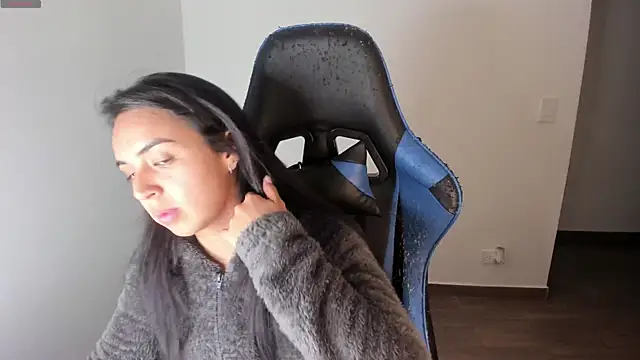 Snapshot of Miss_Nicole chatting on 09-21-25, 01:18 Miss Nicole online show from 09-21-25, 01:18