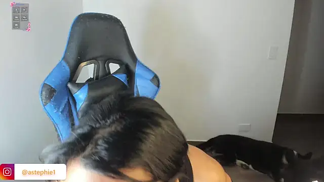 Snapshot of Miss_Nicole chatting on 10-01-25, 01:22 Miss Nicole online show from 10-01-25, 01:22