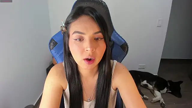 Snapshot of Miss_Nicole chatting on 10-05-25, 01:26 Miss Nicole online show from 10-05-25, 01:26