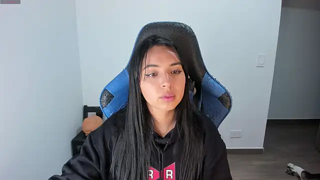 Snapshot of Miss_Nicole chatting on 10-11-25, 02:11 Miss Nicole online show from 10-11-25, 02:11