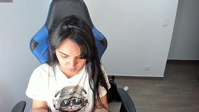 Snapshot of Miss_Nicole chatting on 10-22-25, 12:55 Miss Nicole online show from 10-22-25, 12:55