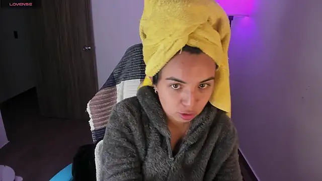 Snapshot of Miss_Nicole chatting on 11-20-25, 02:12 Miss Nicole online show from 11-20-25, 02:12