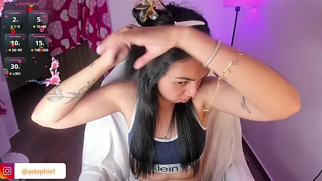 Snapshot of Miss_Nicole chatting on 11-27-25, 08:22 Miss Nicole online show from 11-27-25, 08:22