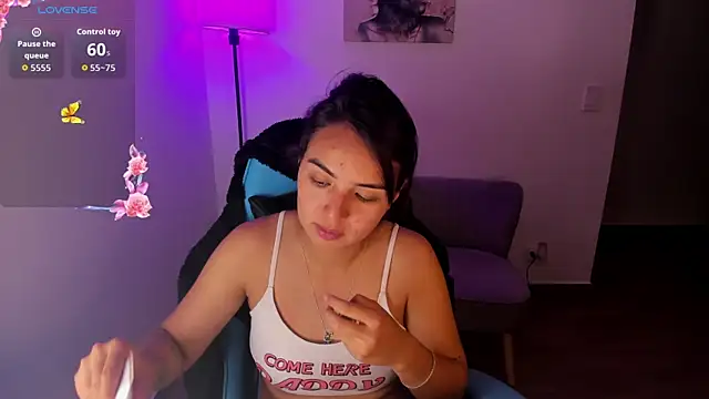 Snapshot of Miss_Nicole chatting on 05-07-26, 01:44 Miss Nicole online show from 05-07-26, 01:44