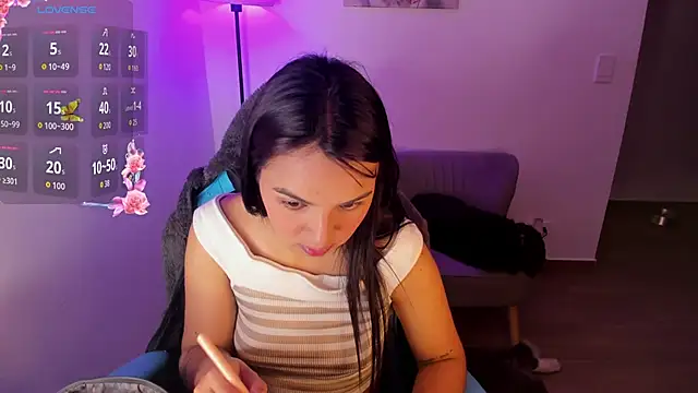 Snapshot of Miss_Nicole chatting on 05-24-26, 06:35 Miss Nicole online show from 05-24-26, 06:35