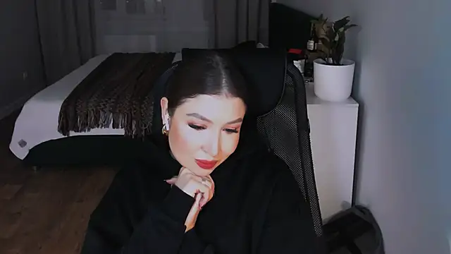 Eva Chris online show from 09-30-25, 05:07