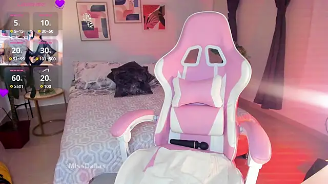 Misslaurenn online show from 12-26-24, 11:03