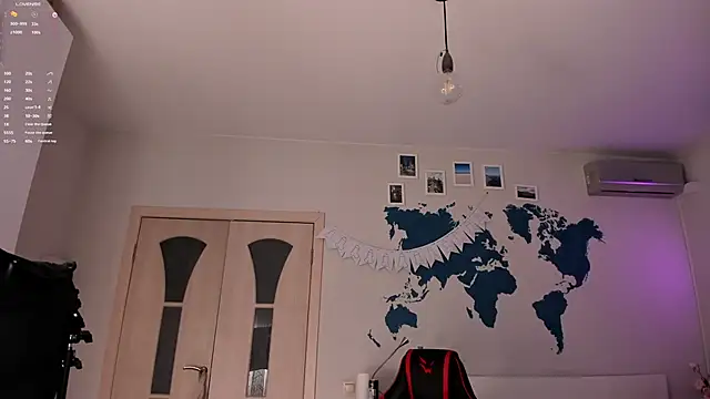 Snapshot of LisaLaas chatting on 12-13-24, 01:44 LisaLaas online show from 12-13-24, 01:44