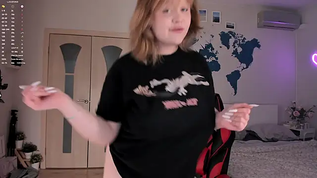 Snapshot of LisaLaas chatting on 12-21-24, 03:31 LisaLaas online show from 12-21-24, 03:31