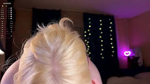 Snapshot of LisaLaas chatting on 09-18-25, 09:39 LisaLaas online show from 09-18-25, 09:39