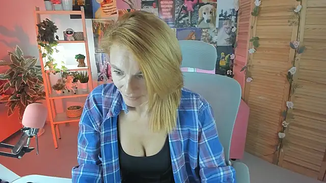 Snapshot of MistyBarnes chatting on 02-28-25, 12:52 MistyBarnes online show from 02-28-25, 12:52