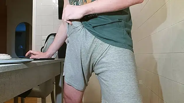 Snapshot of asa92921 chatting on 03-01-25, 03:05 asa92921 online show from 03-01-25, 03:05