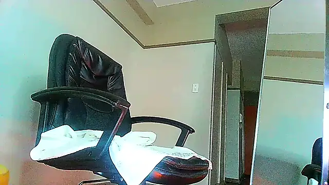 Snapshot of Charlie-Crawford chatting on 03-19-25, 07:49 Charlie-Crawford online show from 03-19-25, 07:49