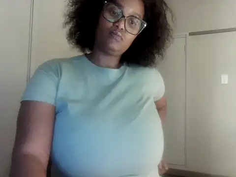 Snapshot of Charlie-Crawford chatting on 10-13-25, 04:29 Charlie-Crawford online show from 10-13-25, 04:29