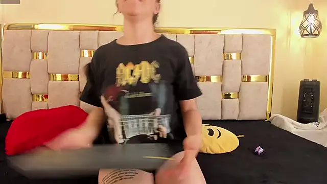 Snapshot of ttata_3 chatting on 02-11-25, 11:01 ttata 3 online show from 02-11-25, 11:01