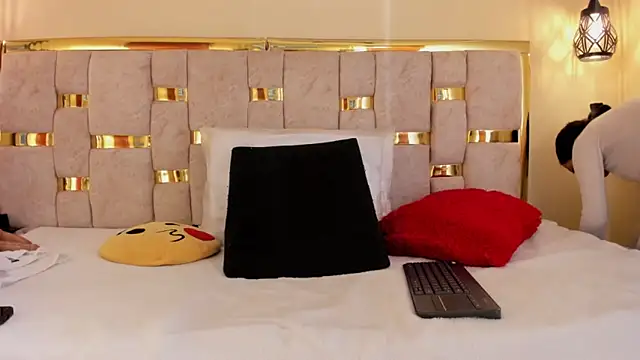 Snapshot of ttata_3 chatting on 10-21-25, 11:44 ttata 3 online show from 10-21-25, 11:44