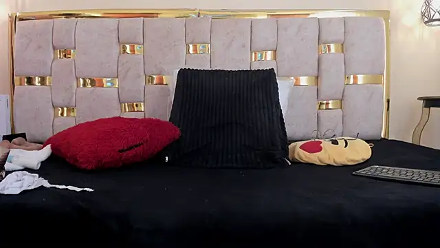 Snapshot of ttata_3 chatting on 11-27-25, 12:18 ttata 3 online show from 11-27-25, 12:18