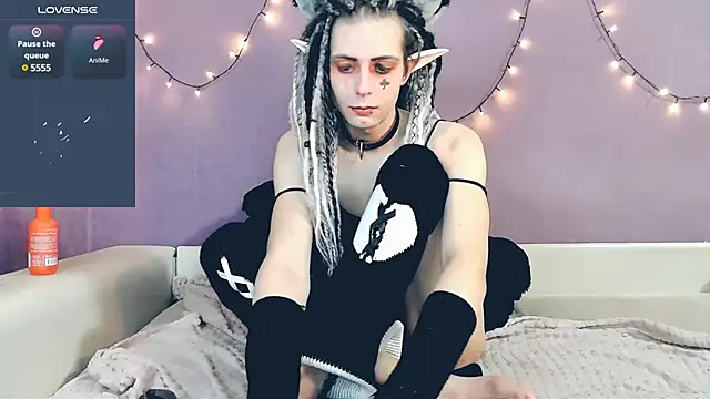 Snapshot of Littlepinkcat chatting on 02-18-25, 04:37 Littlepinkcat online show from 02-18-25, 04:37