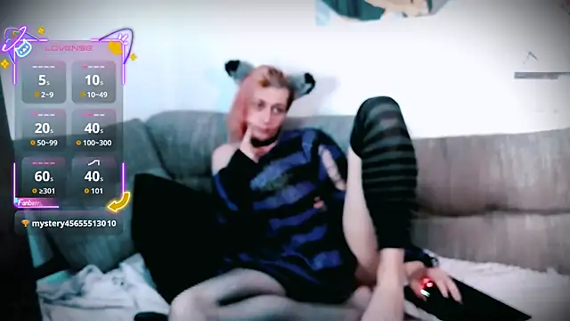 Snapshot of Littlepinkcat chatting on 10-16-25, 06:25 Littlepinkcat online show from 10-16-25, 06:25