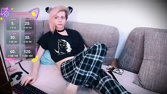 Snapshot of Littlepinkcat chatting on 10-30-25, 10:38 Littlepinkcat online show from 10-30-25, 10:38