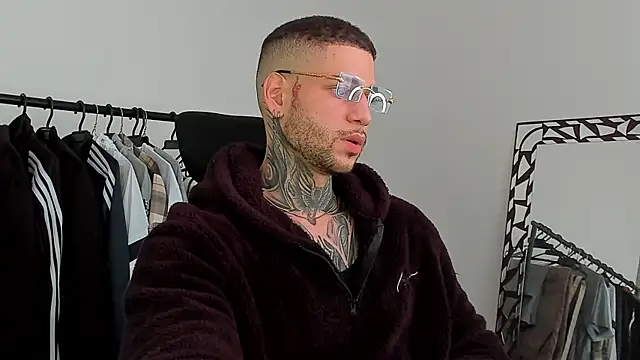  jamesleandros1 online show from 11-23-25, 02:28