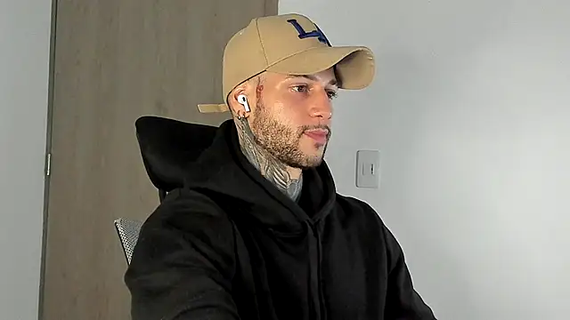  jamesleandros1 online show from 12-22-25, 01:13