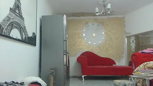 Snapshot of AnnaBellaLuckyXOXO chatting on 10-31-25, 04:13 AnnaBellaLuckyXOXO online show from 10-31-25, 04:13