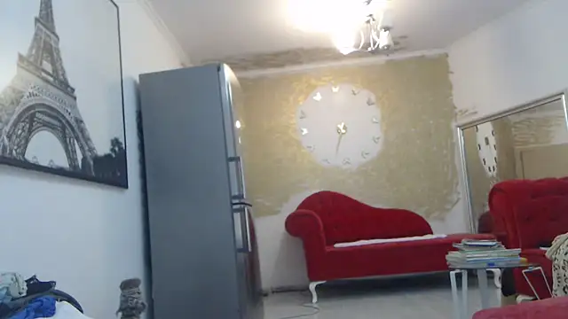 Snapshot of AnnaBellaLuckyXOXO chatting on 12-04-25, 11:52 AnnaBellaLuckyXOXO online show from 12-04-25, 11:52