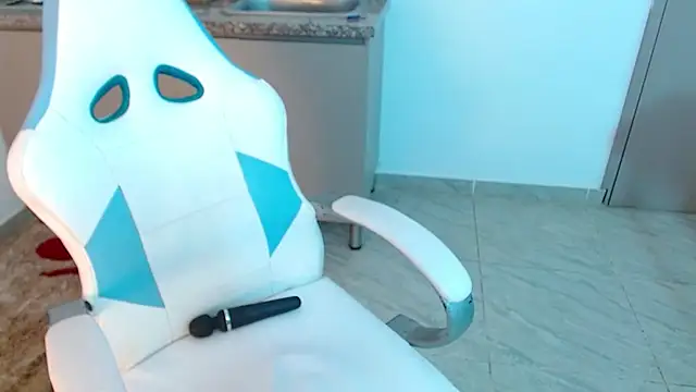 PIA STONE online show from 02-14-25, 08:37