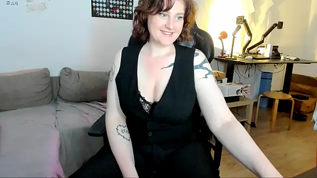 Snapshot of KiraKoval chatting on 06-12-26, 12:15 KiraKoval online show from 06-12-26, 12:15